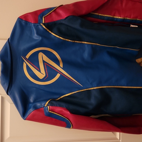 Her Universe Marvel The Marvels Captain Marvel Faux Leather Jacket - Picture 3 of 5